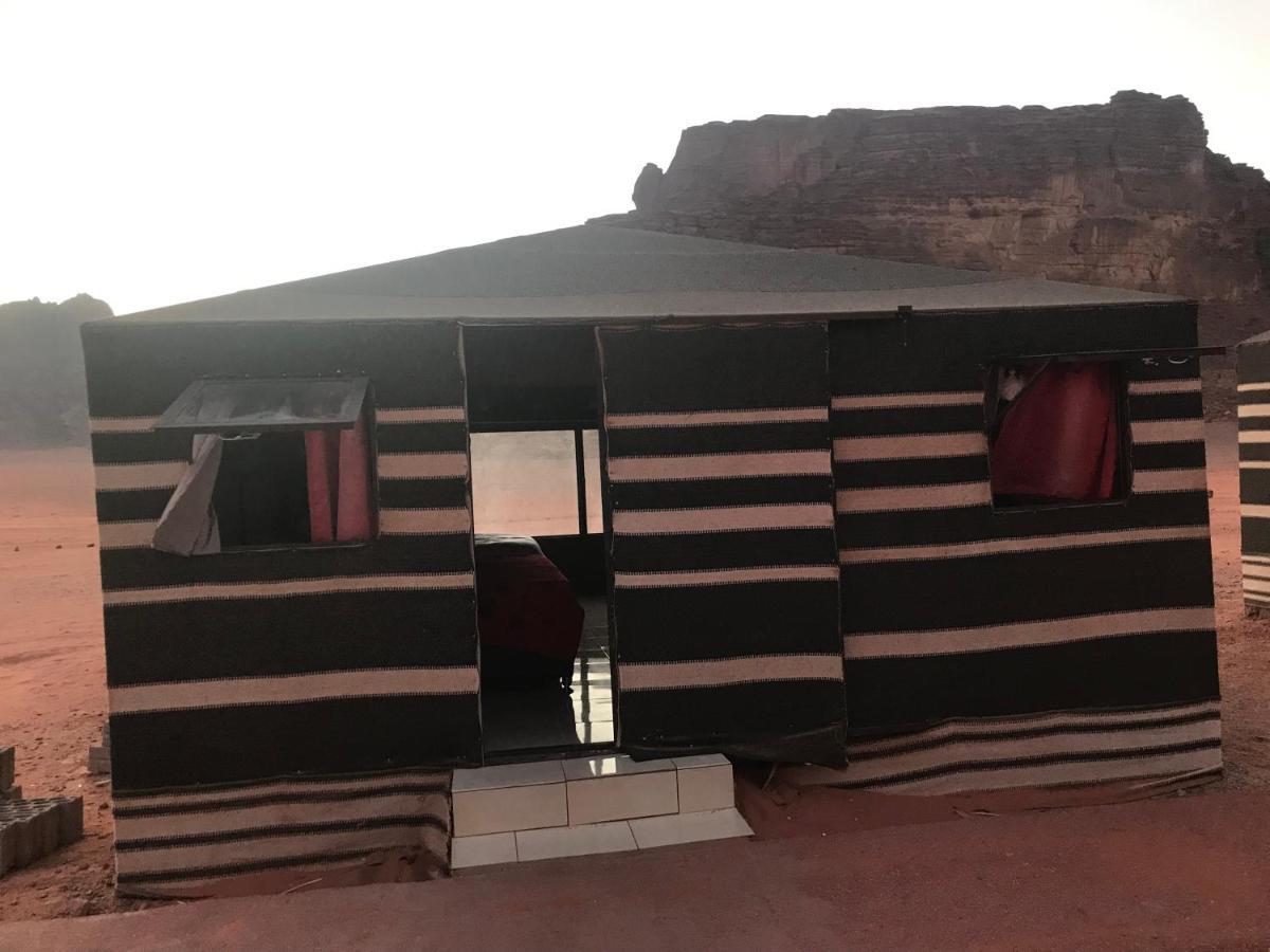 Black Irish Camp And Tours Hotel Wadi Rum Ngoại thất bức ảnh