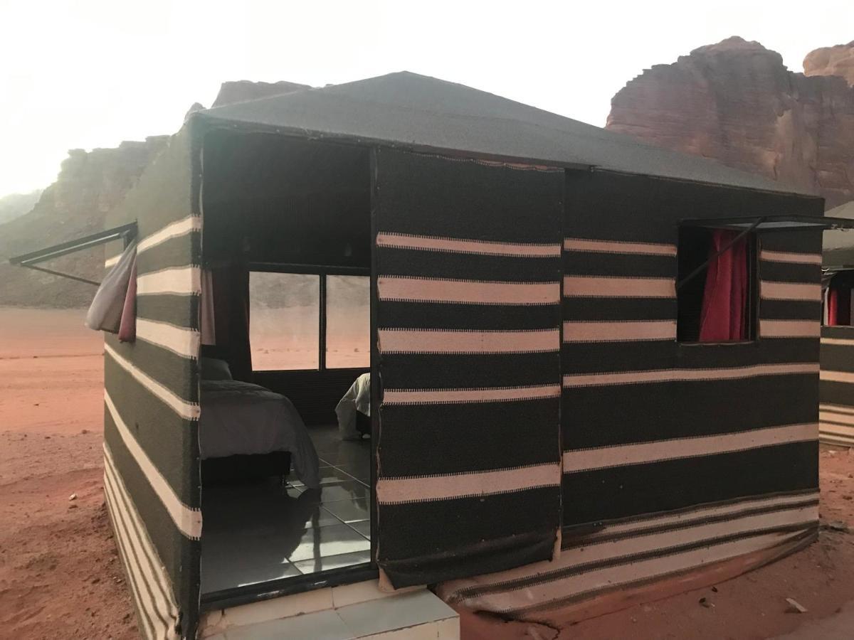 Black Irish Camp And Tours Hotel Wadi Rum Ngoại thất bức ảnh