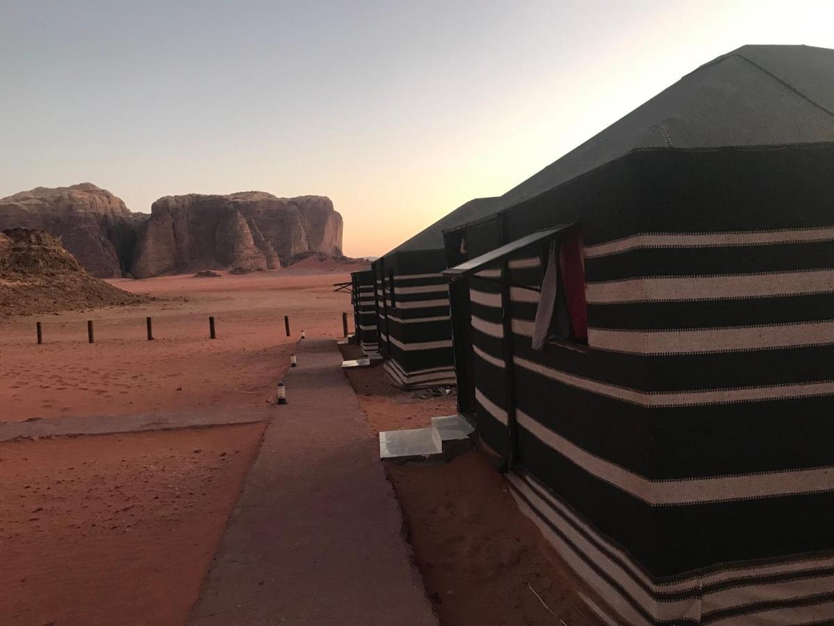 Black Irish Camp And Tours Hotel Wadi Rum Ngoại thất bức ảnh