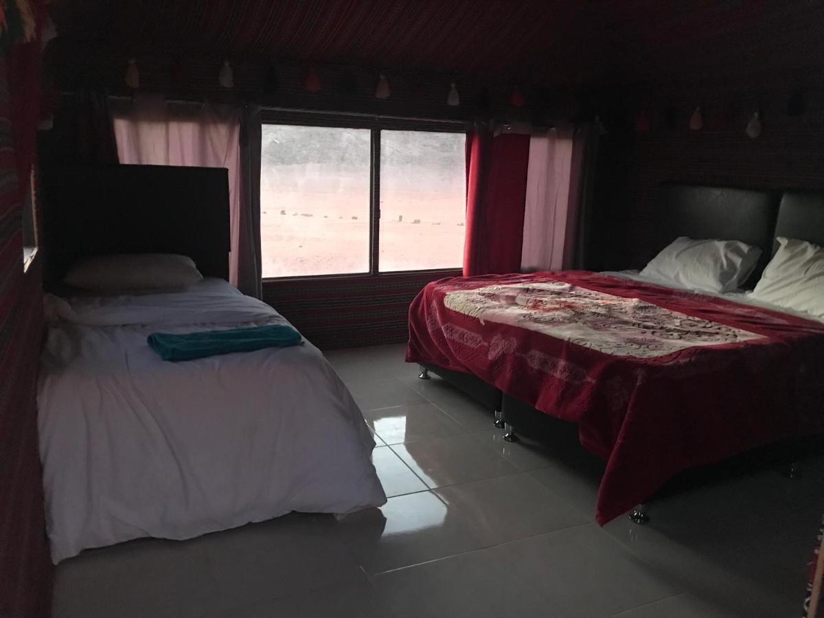 Black Irish Camp And Tours Hotel Wadi Rum Ngoại thất bức ảnh