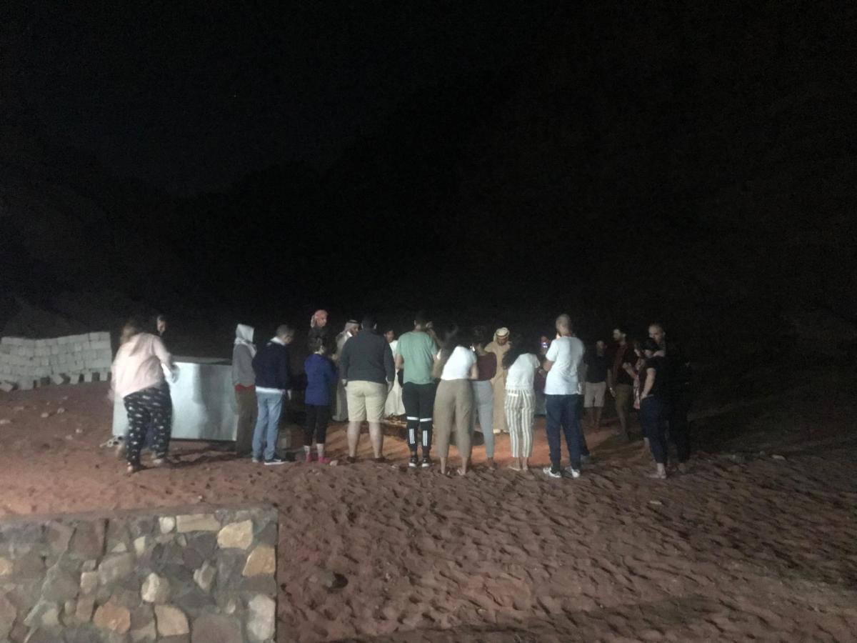 Black Irish Camp And Tours Hotel Wadi Rum Ngoại thất bức ảnh