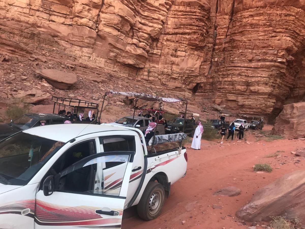 Black Irish Camp And Tours Wadi Rum Ngoại thất bức ảnh