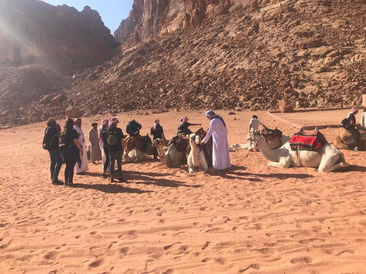 Black Irish Camp And Tours Hotel Wadi Rum Ngoại thất bức ảnh