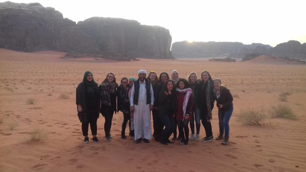 Black Irish Camp And Tours Hotel Wadi Rum Ngoại thất bức ảnh