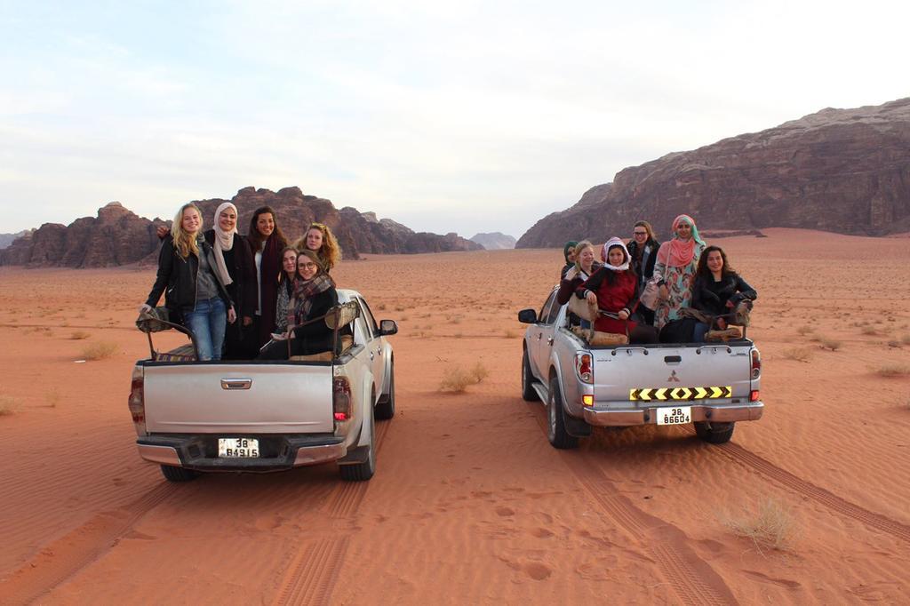 Black Irish Camp And Tours Hotel Wadi Rum Ngoại thất bức ảnh