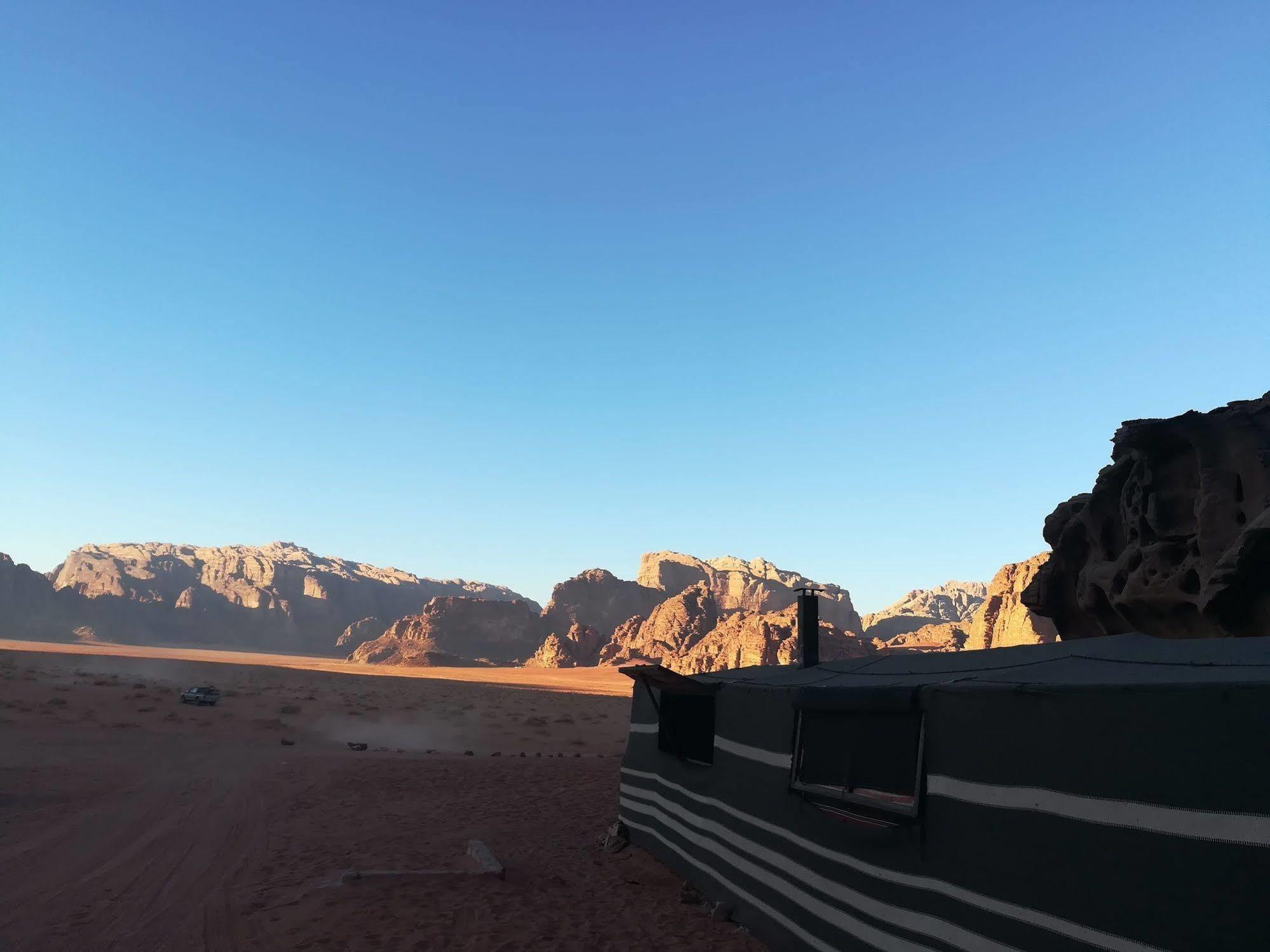 Black Irish Camp And Tours Hotel Wadi Rum Ngoại thất bức ảnh