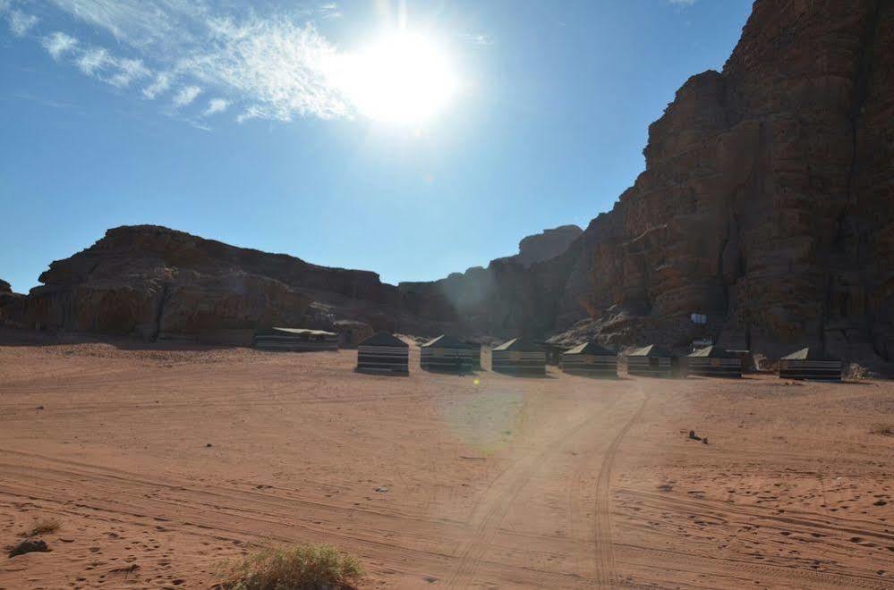 Black Irish Camp And Tours Hotel Wadi Rum Ngoại thất bức ảnh