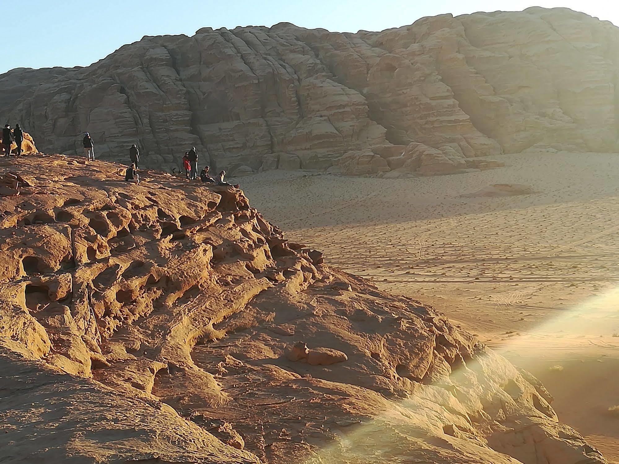 Black Irish Camp And Tours Wadi Rum Ngoại thất bức ảnh