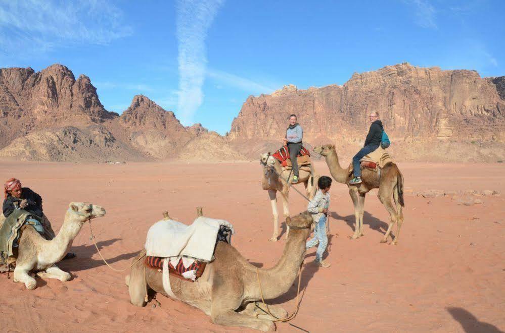 Black Irish Camp And Tours Hotel Wadi Rum Ngoại thất bức ảnh