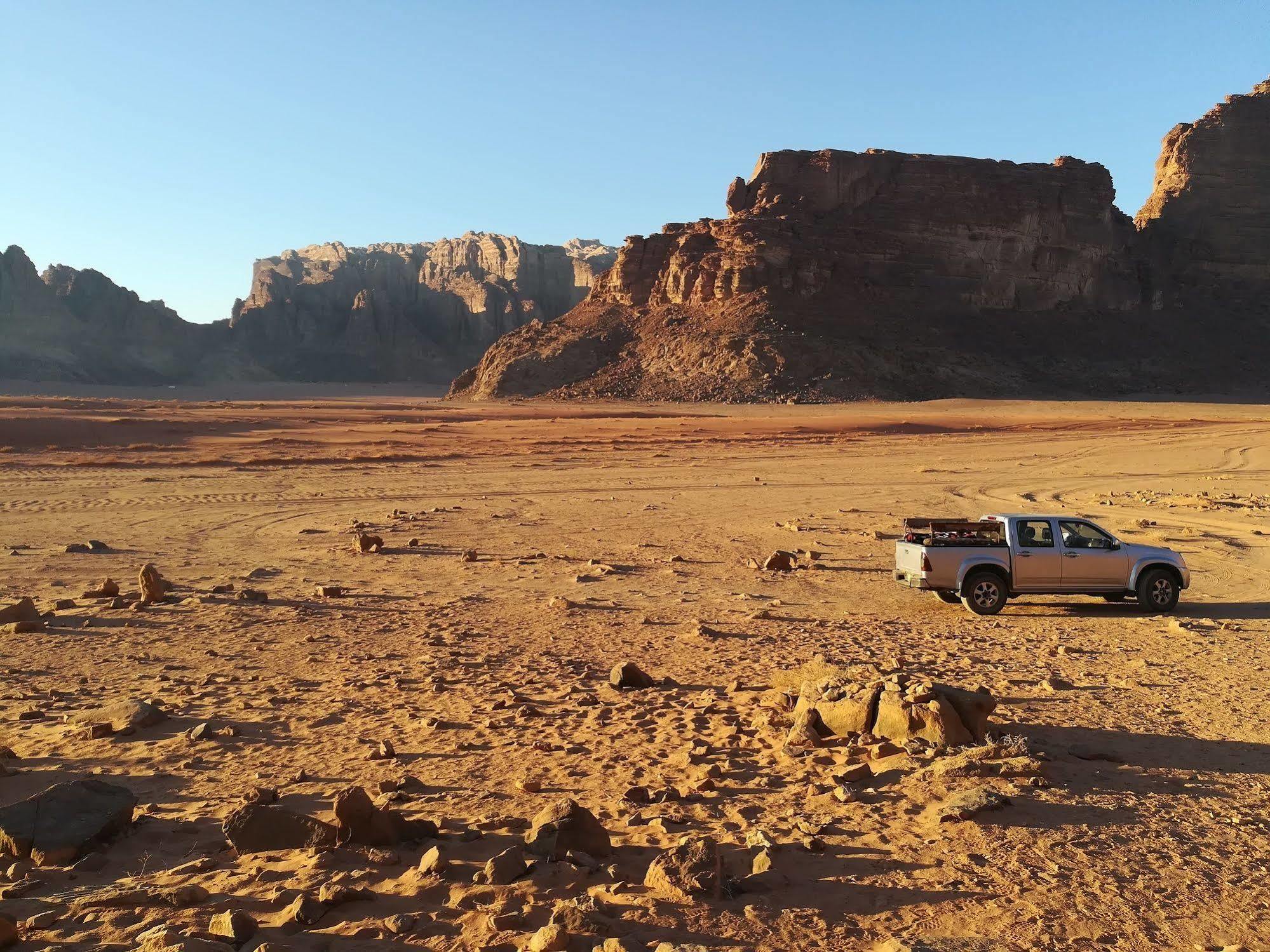 Black Irish Camp And Tours Wadi Rum Ngoại thất bức ảnh