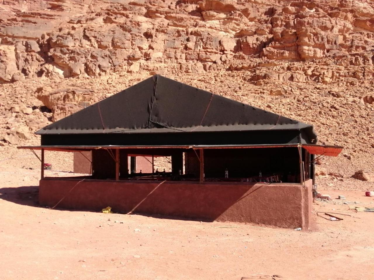 Black Irish Camp And Tours Hotel Wadi Rum Ngoại thất bức ảnh