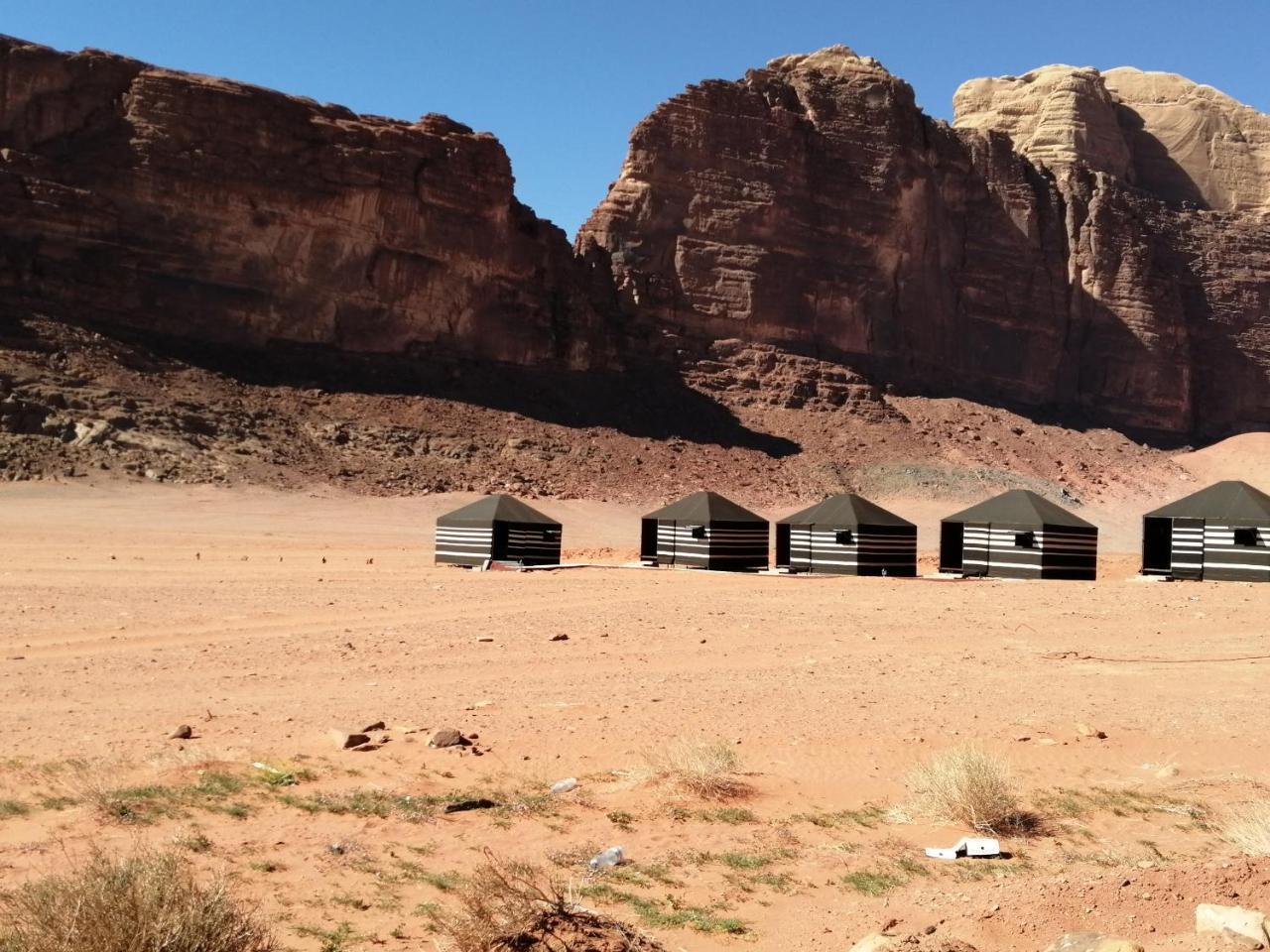 Black Irish Camp And Tours Hotel Wadi Rum Ngoại thất bức ảnh