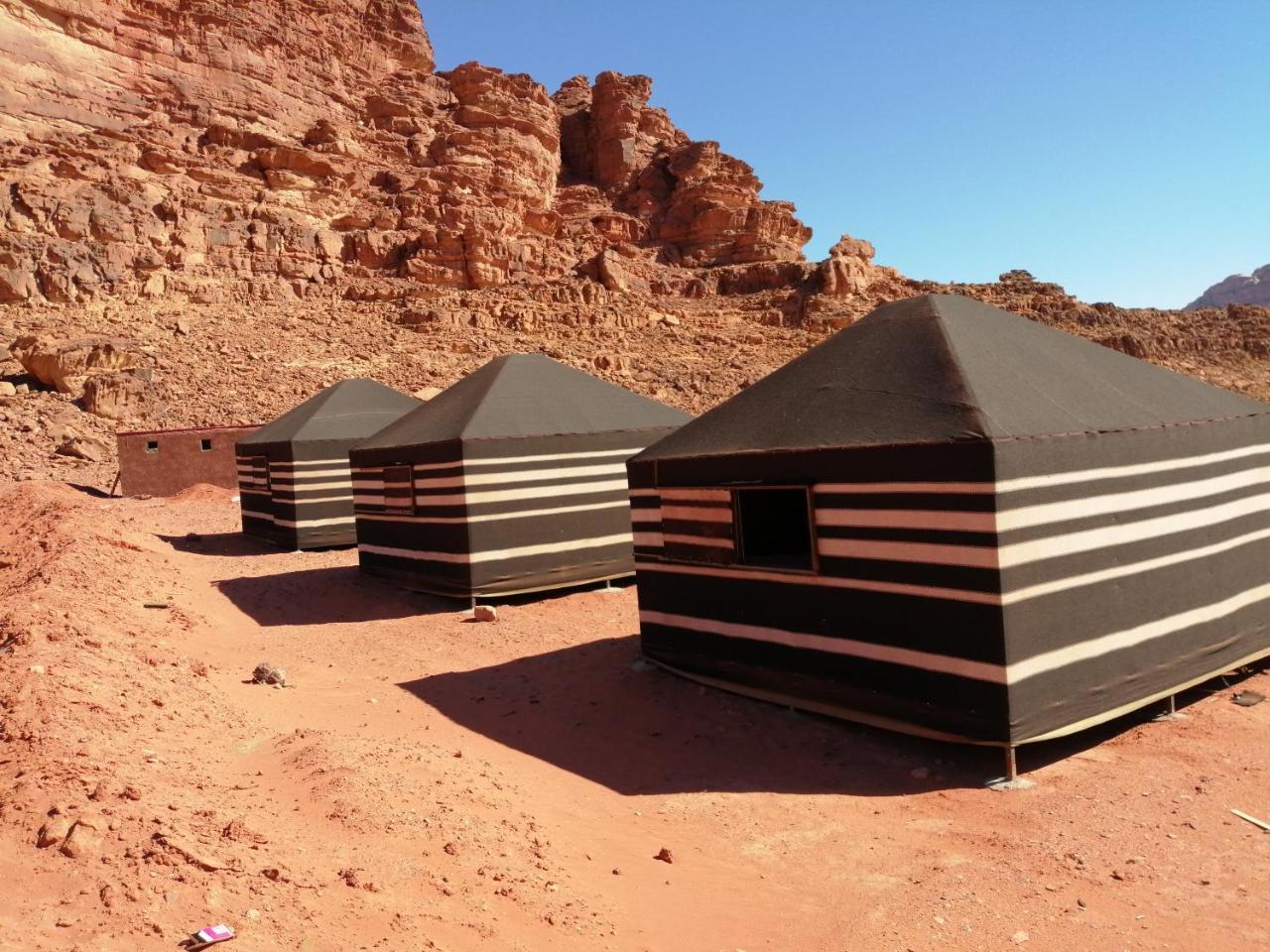 Black Irish Camp And Tours Hotel Wadi Rum Ngoại thất bức ảnh